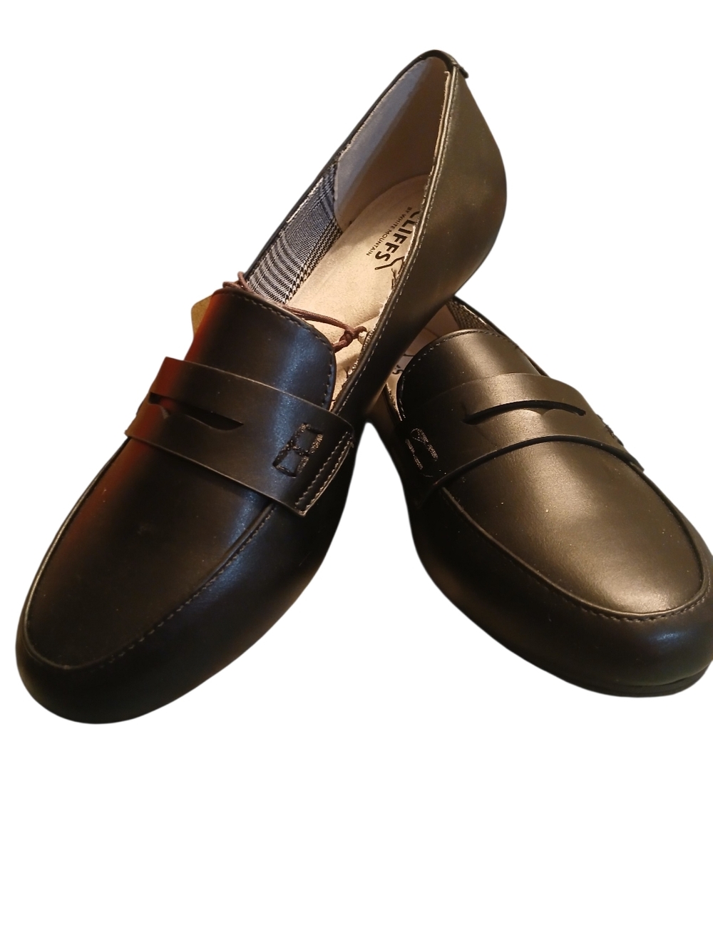 NWT -Cliffs by White Mountain women's black flat loafers size 8W